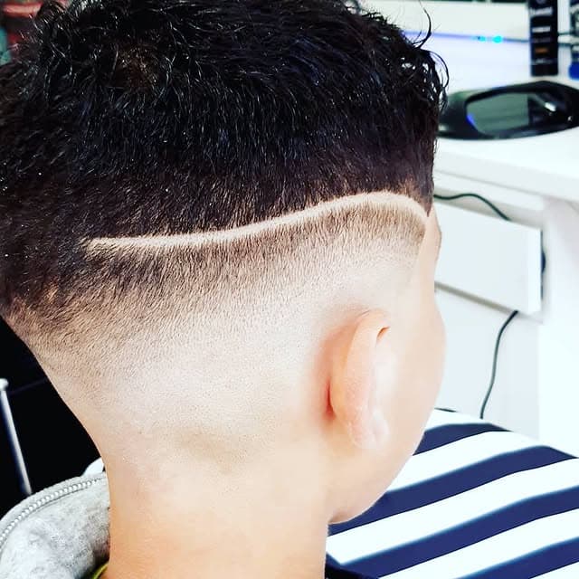 Line-up met scherpe contouren aan voorhoofd en slapen